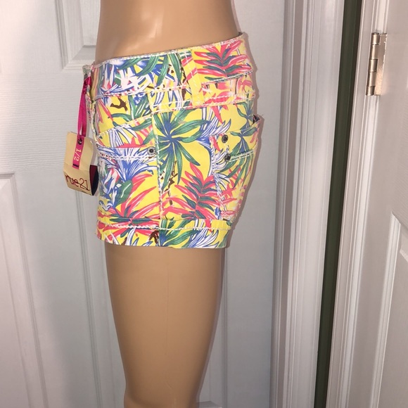 rue 21 Multi-Color Print Shorts 1/2 - Picture 3 of 8